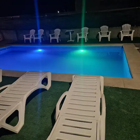 Donde Javi Con Piscina 50 Minutos Madrid En Escalona トレド