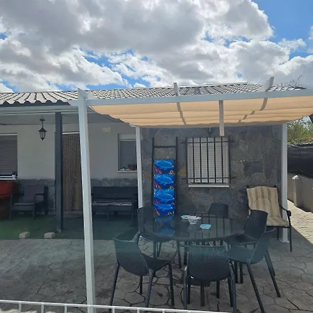 Holiday home Donde Javi Con Piscina 50 Minutos Madrid En Escalona